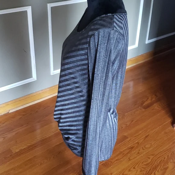 A Byer Gray Top Size Medium - Picture 7 of 12